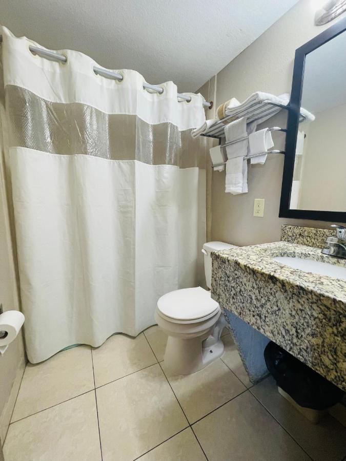 Budget Inn - Сент-Питерсберг Экстерьер фото