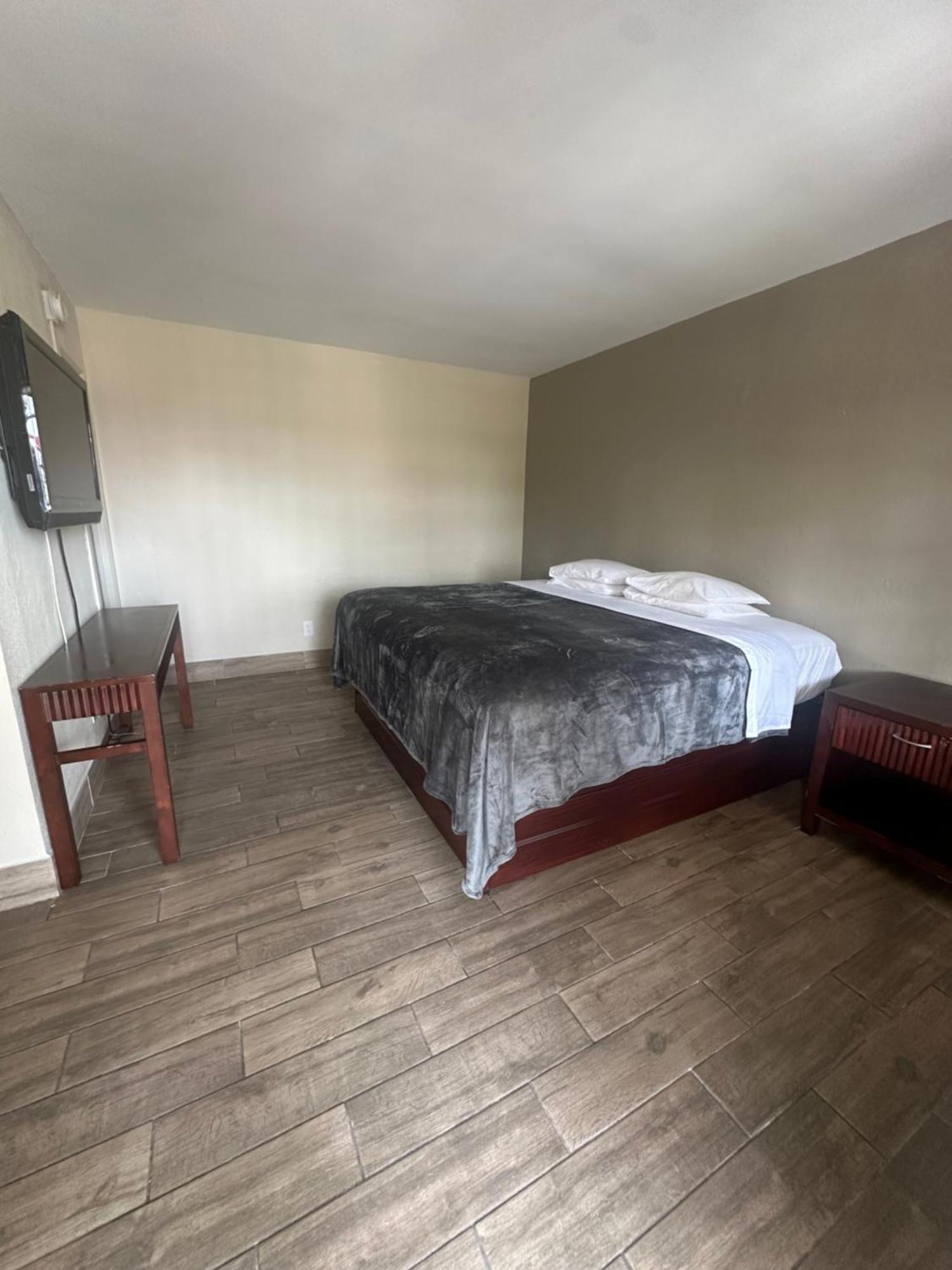 Budget Inn - Сент-Питерсберг Экстерьер фото