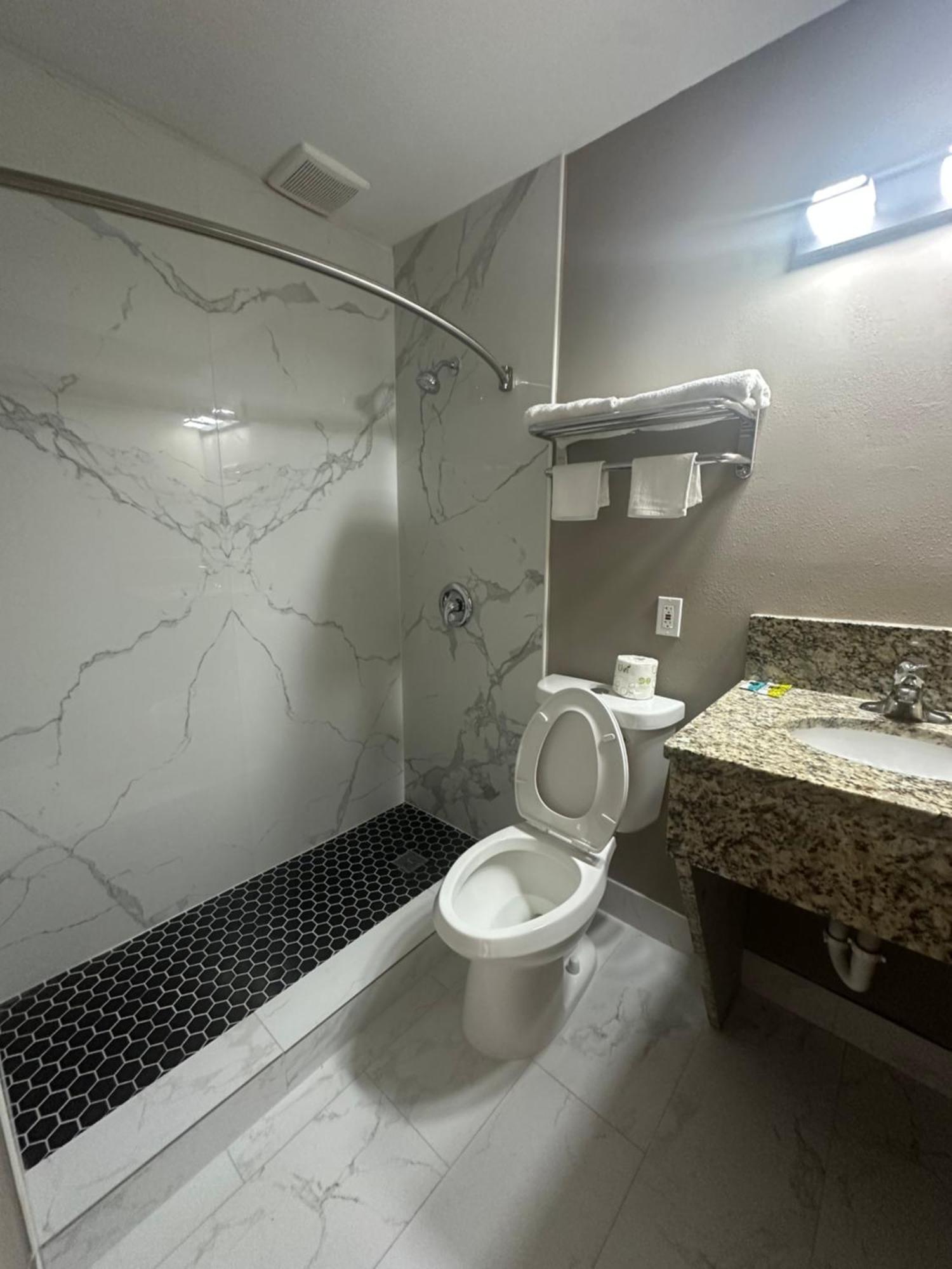Budget Inn - Сент-Питерсберг Экстерьер фото